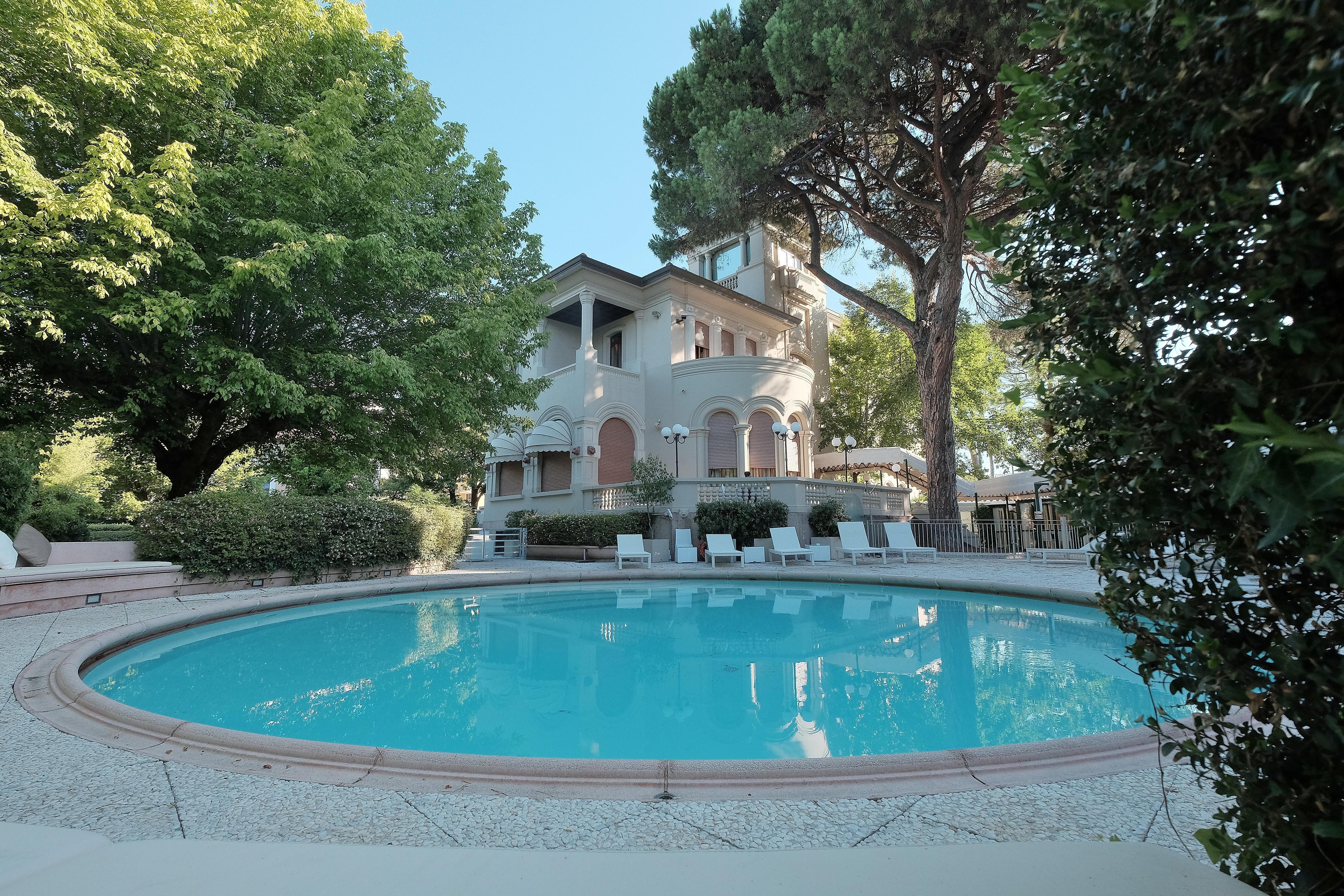De La Hotel 4*
