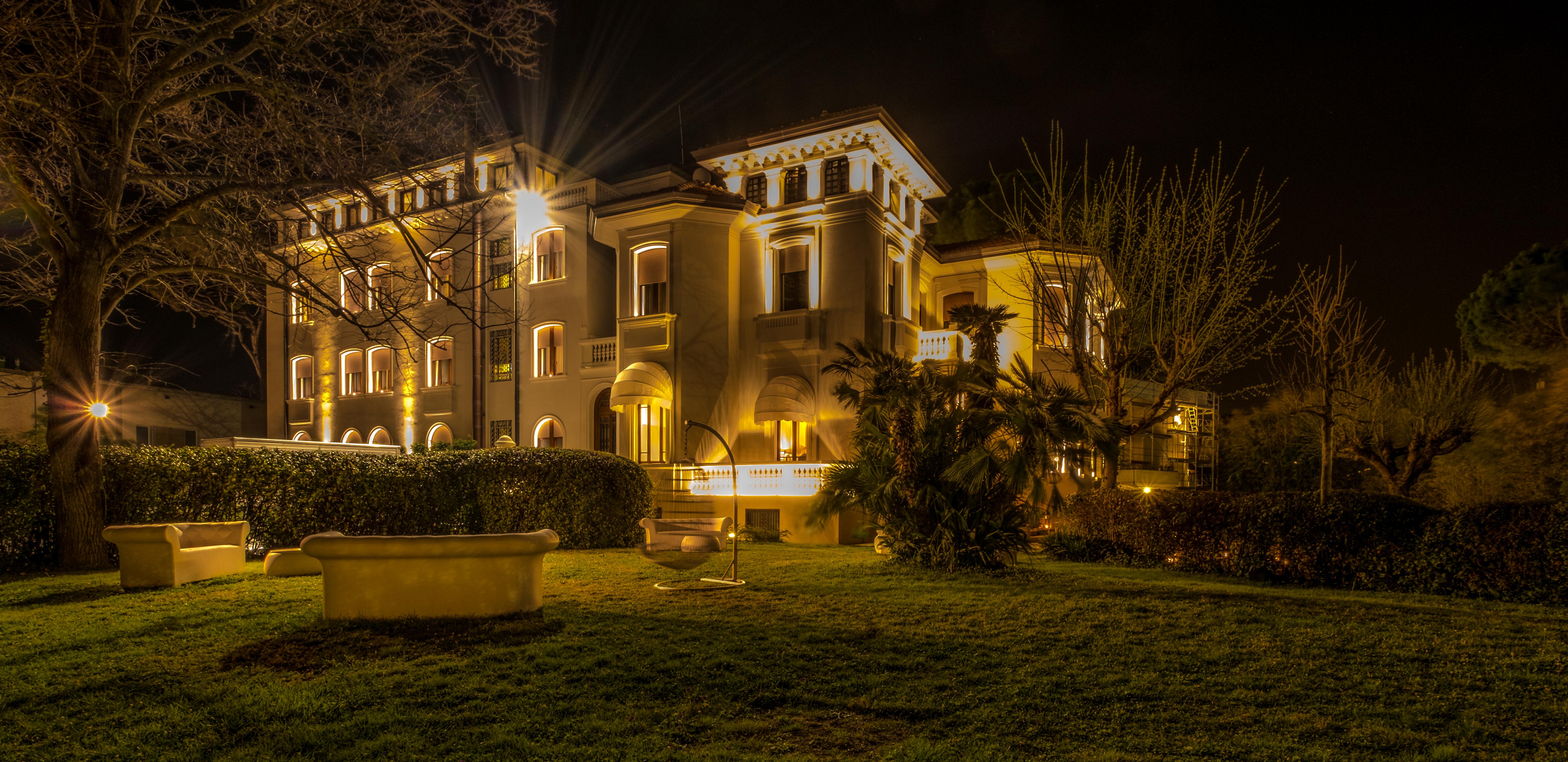 De La Hotel 4*