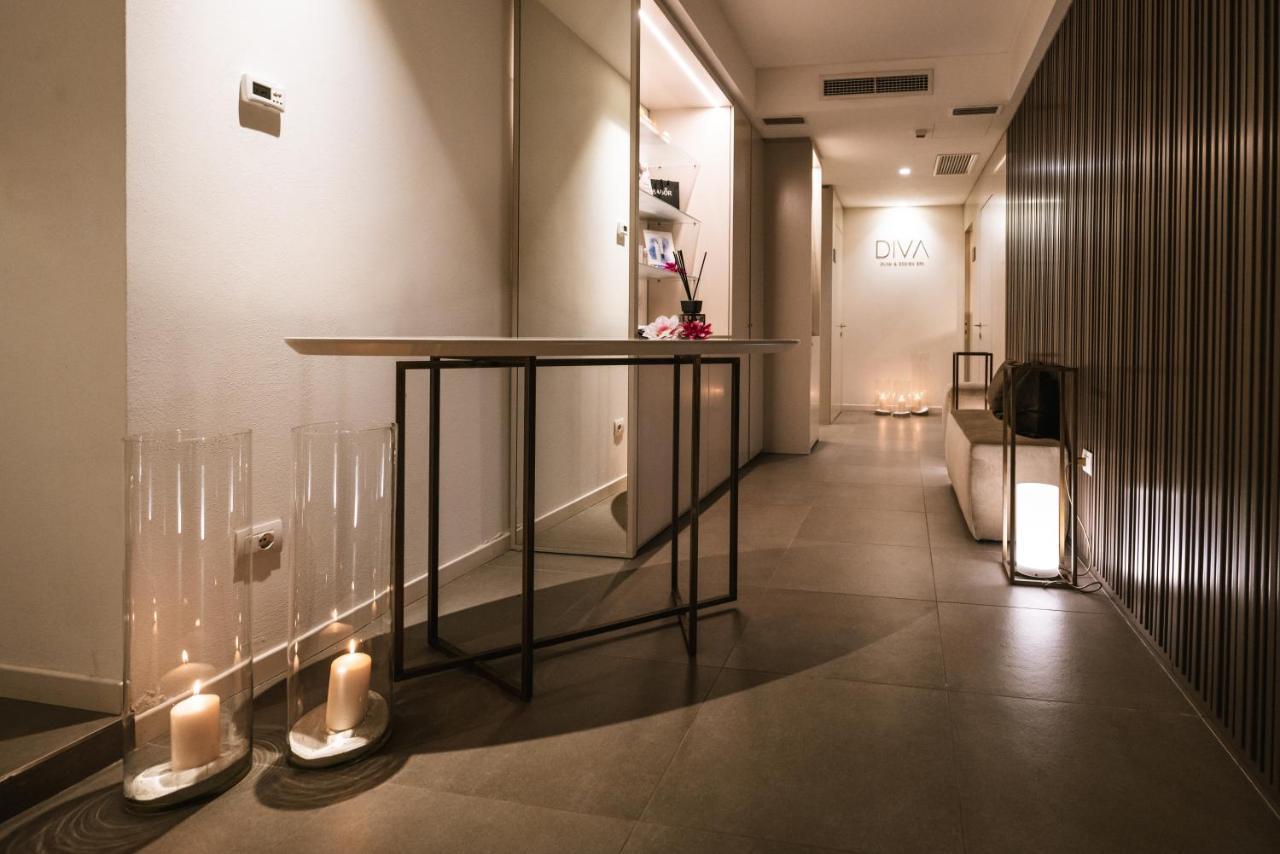 Hotel De La 4*